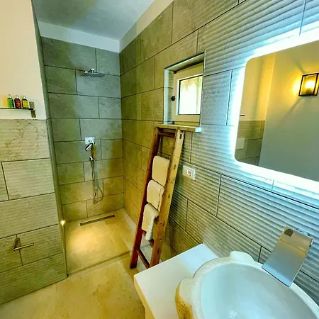 Oda ve Kahvaltı Trullideserio 4*